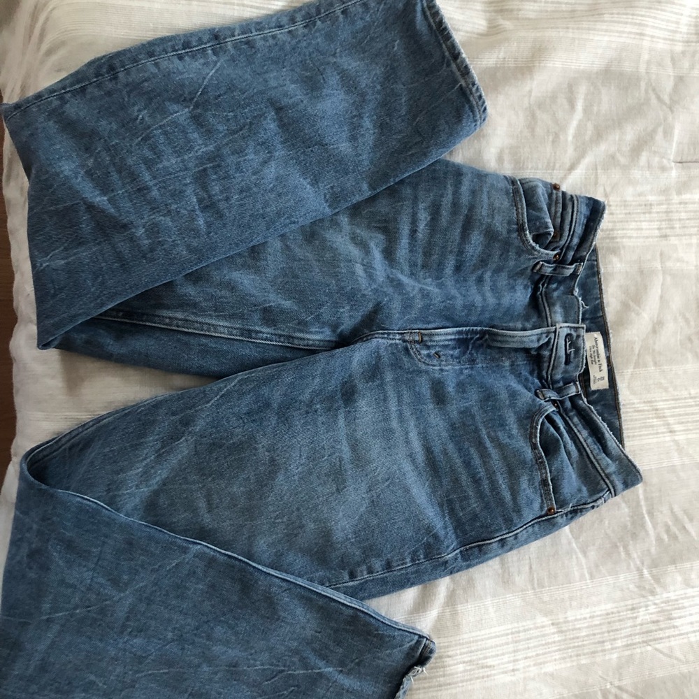 Abercrombie and Fitch The 90s Straight Leg Ultra High Rise Jeans NWOT